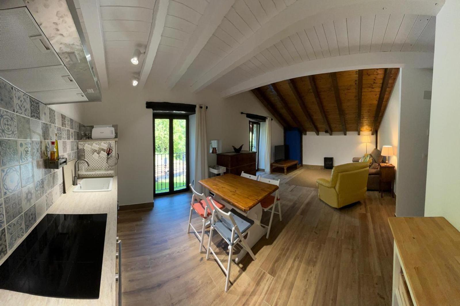 Iparagirre Apartment *